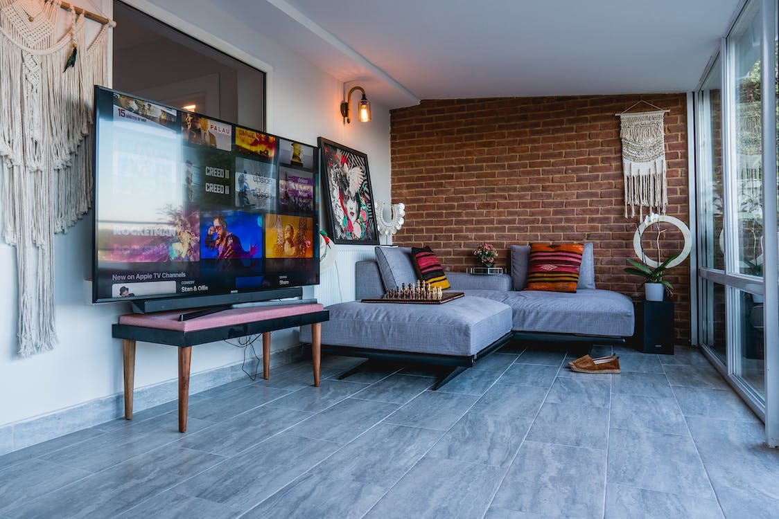 pexels-photo-8167583 televizija