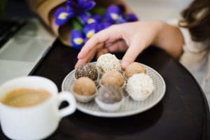https://www.freepik.com/free-photo/close-up-woman-eating-different-type-truffles-plate_3661660.htm#fromView=search&page=1&position=3&uuid=53a56223-7b1a-414f-bc03-9a87ba4dd809&query=fika+balls