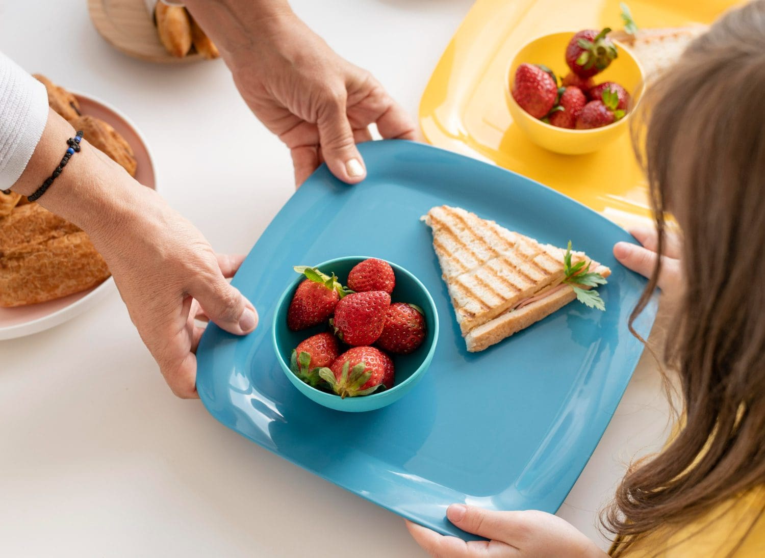 https://www.freepik.com/free-photo/close-up-hands-holding-tray_14309834.htm#fromView=search&page=1&position=48&uuid=08c08f42-45ff-474a-9e41-6fbbdc9c9855