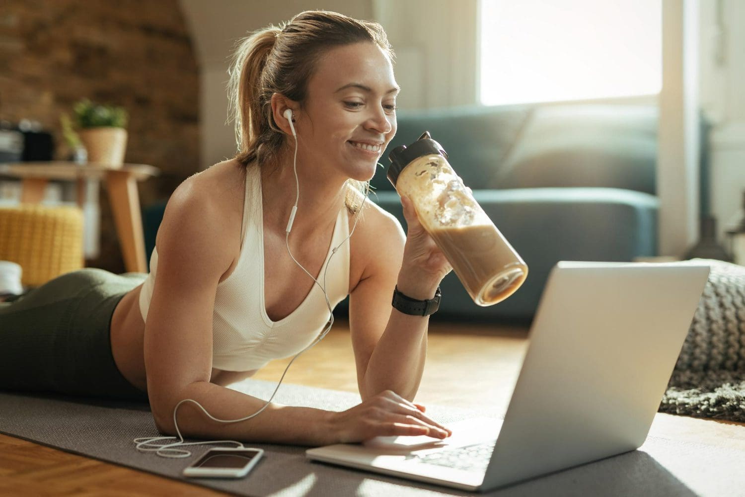 https://www.freepik.com/free-photo/young-happy-sportswoman-drinking-smoothie-while-relaxing-floor-surfing-net-laptop_25777184.htm