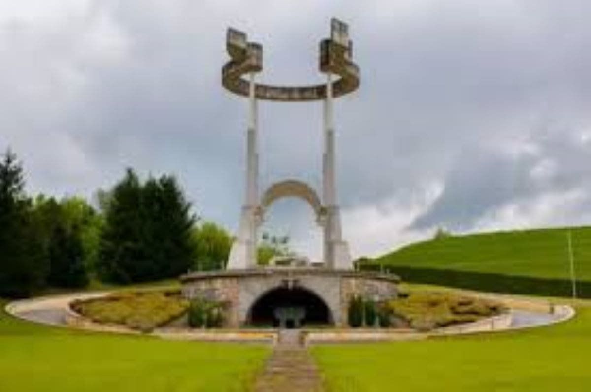https://www.total-slovenia-news.com/news/2234-ceremony-in-teharje-remembers-summary-executions-after-ww2?utm_content=cmp-true