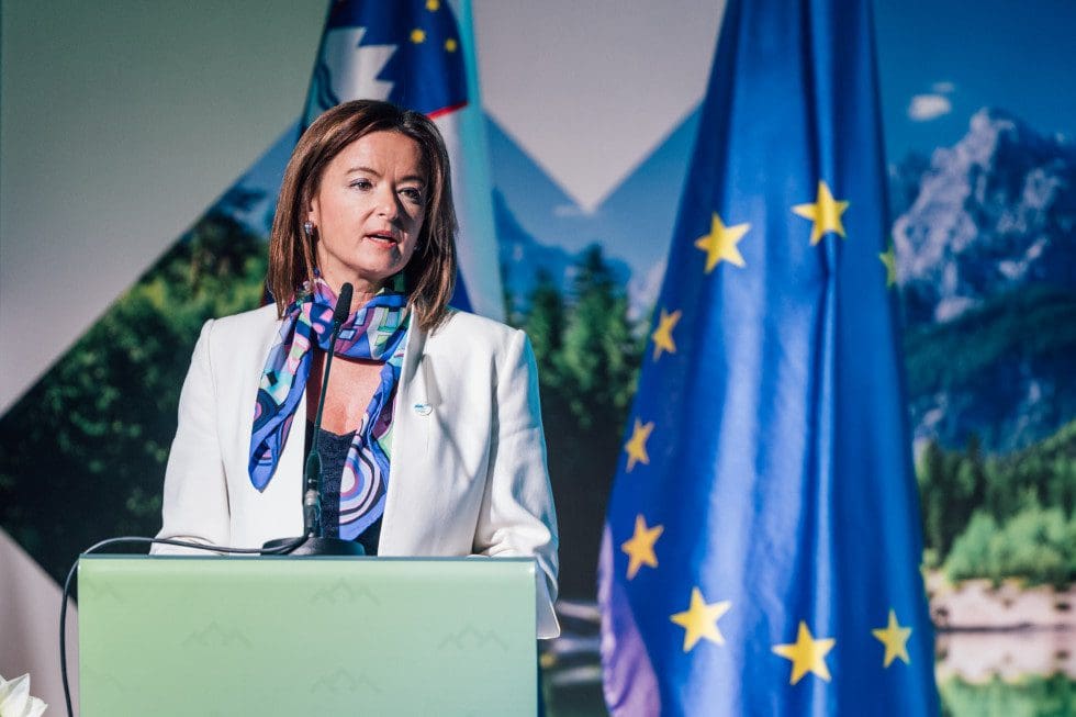 Ministrica Tanja Fajon Ministrstvo za zunanje in evropske zadeve