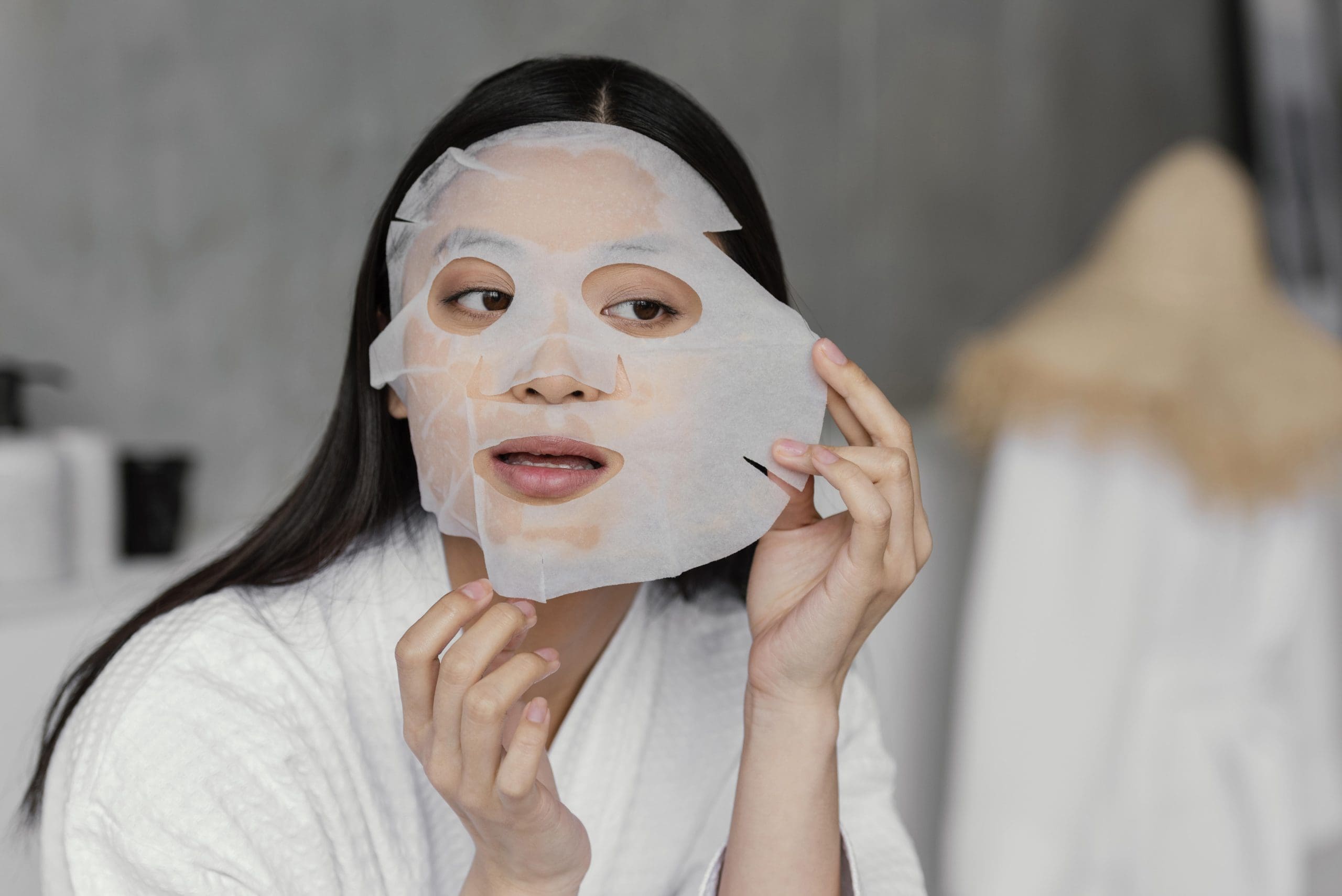 https://www.freepik.com/free-photo/asian-woman-using-sheet-mask_14493534.htm#fromView=search&page=1&position=23&uuid=623236a7-1e15-4558-bd61-49b487c22c9f
