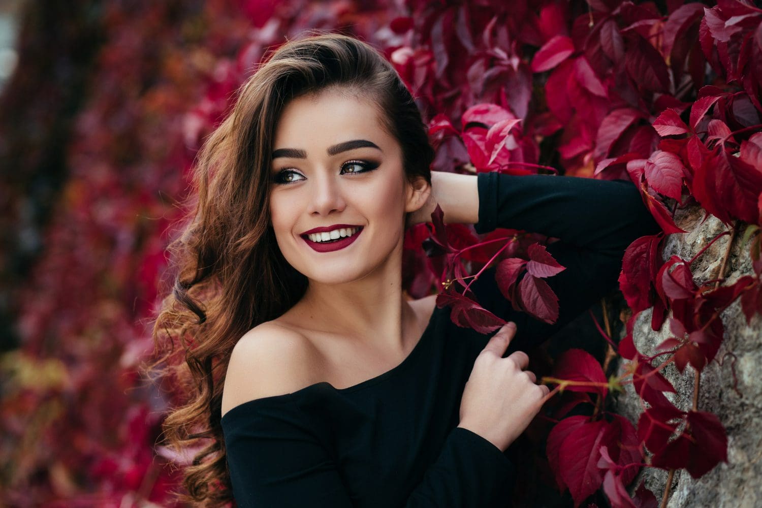 https://www.freepik.com/free-photo/beautiful-girl-stands-near-walll-with-leaves_2438238.htm#fromView=image_search_similar&page=1&position=31&uuid=96349917-8c49-41f4-bd15-c896ec19ce4d