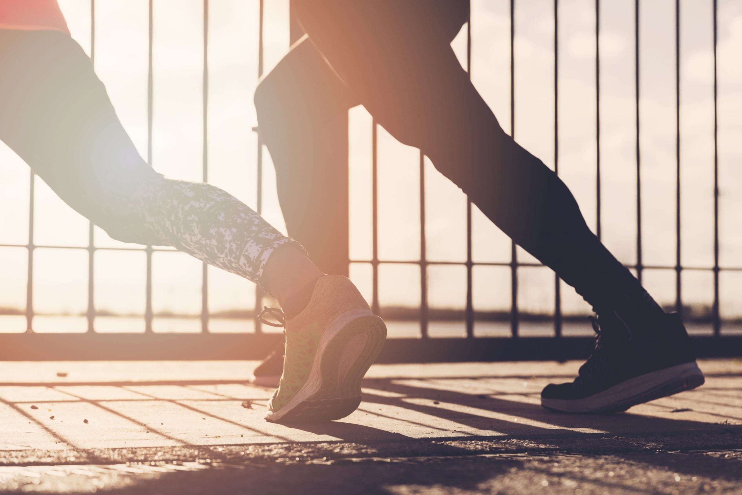 hoja telovadba vadba Freepik https://www.freepik.com/free-photo/close-up-two-people-stretching-outdoors_2523884.htm#fromView=search&page=2&position=29&uuid=fa553942-fde2-4c22-ae47-8d1df96675b1
