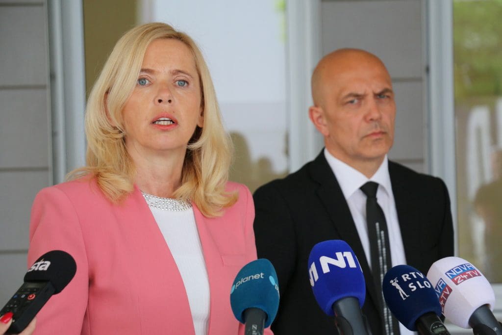 Tatjana Bobnar in Boštjan Lindav Policija medijsko središče