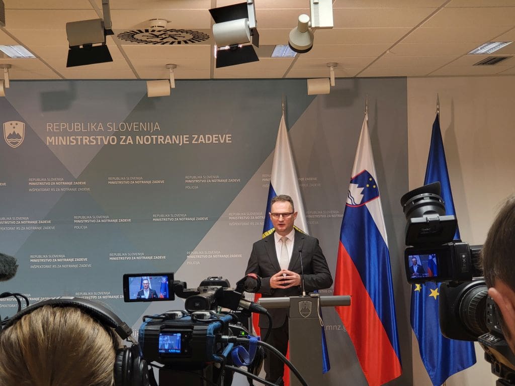 Damjan Petrič Policija Medijsko središče https://www.policija.si/medijsko-sredisce/sporocila-za-javnost/sporocila-za-javnost-gpue/123829-damjan-petric-funkcijo-generalnega-direktorja-policije-prevzemam-z-veliko-odgovornostjo