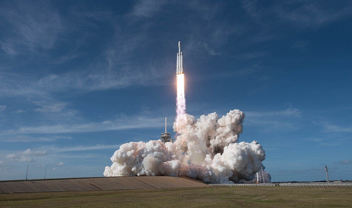https://commons.wikimedia.org/wiki/File:First_Launch_of_SpaceX_Falcon_Heavy.jpg https://commons.wikimedia.org/wiki/File:First_Launch_of_SpaceX_Falcon_Heavy.jpg