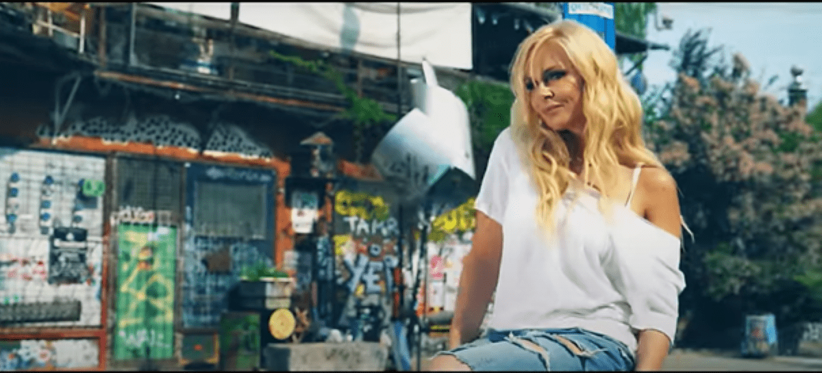 Špela Grošelj zajem zaslona YT video Nostalgija