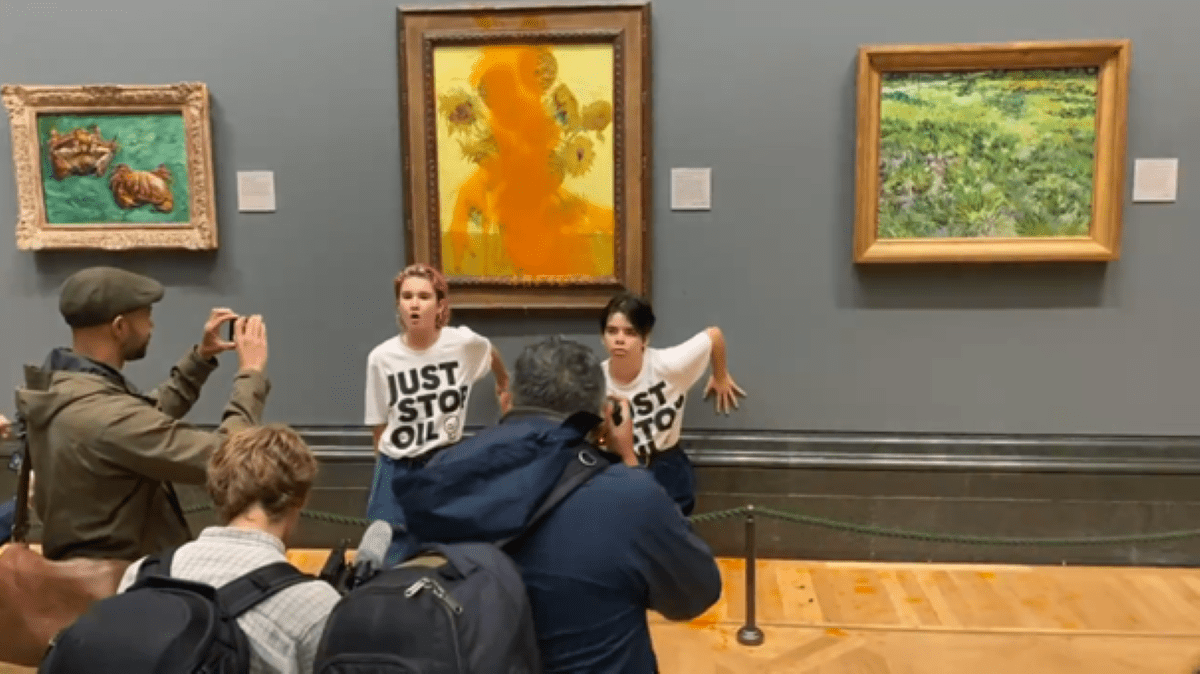 Stop Oil protest Zajem zaslona X