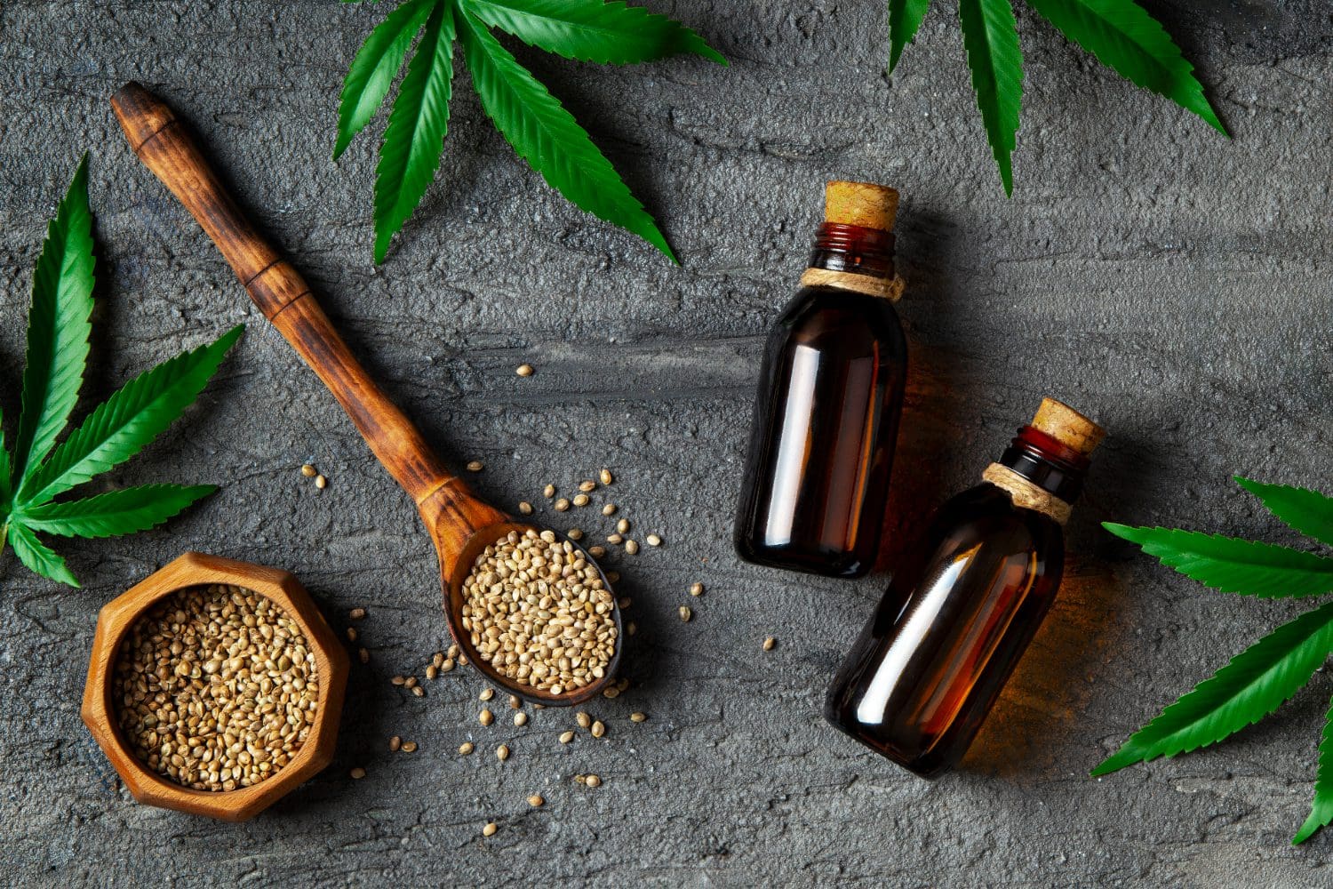 konopljina semena, konoplja Freepik https://www.freepik.com/free-photo/top-view-cbd-treatment-still-life_133760164.htm#fromView=search&page=1&position=23&uuid=f87904ca-8b95-4a88-9c1c-de1e8d5c6638