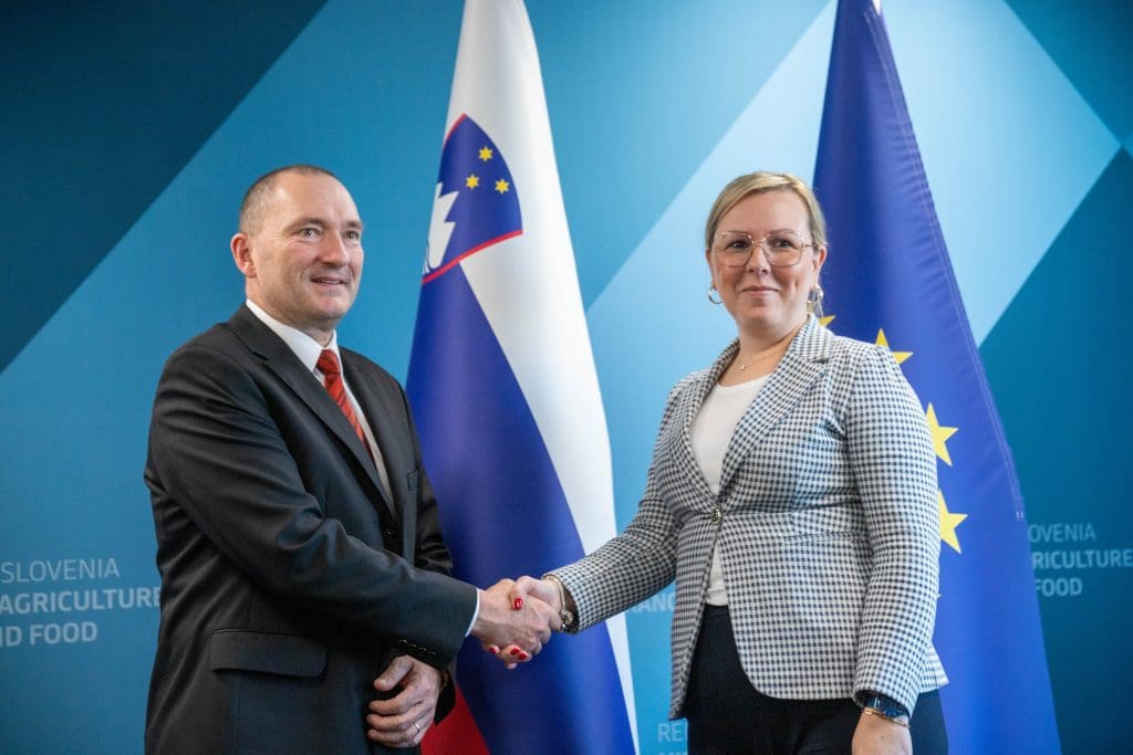 https://www.gov.si/novice/2025-02-05-ministrica-calusic-umaknila-predlog-o-reorganizaciji-javne-sluzbe-kmetijskega-svetovanja/#group-300342-2
