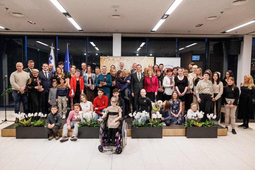 Predsednik vlade Robert Golob se je udeležil podelitve priznanj Zlati ambasador otrok z rakom Nebojša Tejić STA https://www.gov.si/novice/2025-02-24-premier-dr-golob-na-podelitvi-priznanj-zlati-ambasador-otrok-z-rakom/