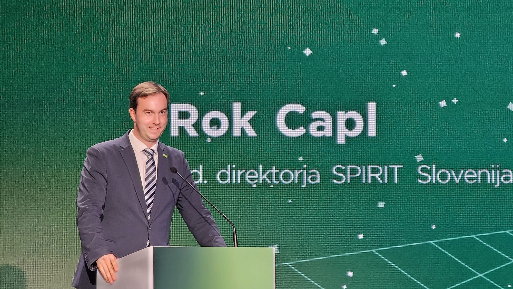 Rok Capl MGTŠ MZEZ GOV.si https://www.gov.si/novice/2023-11-21-najboljsi-tuji-investitorji-leta-2023-so-podjetja-carthago-boxline-ucl-elan-in-spar-slovenija/