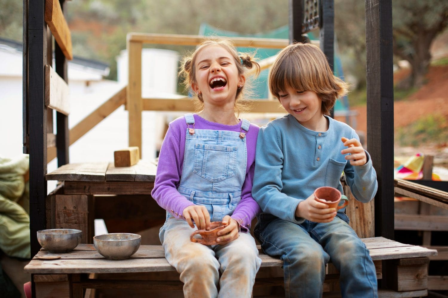 otroci freepik https://www.freepik.com/free-photo/children-having-fun-summer-camp_41160640.htm#fromView=search&page=2&position=22&uuid=a0b27389-ce5a-4501-934c-d7ec585917d1&query=kids+with+money