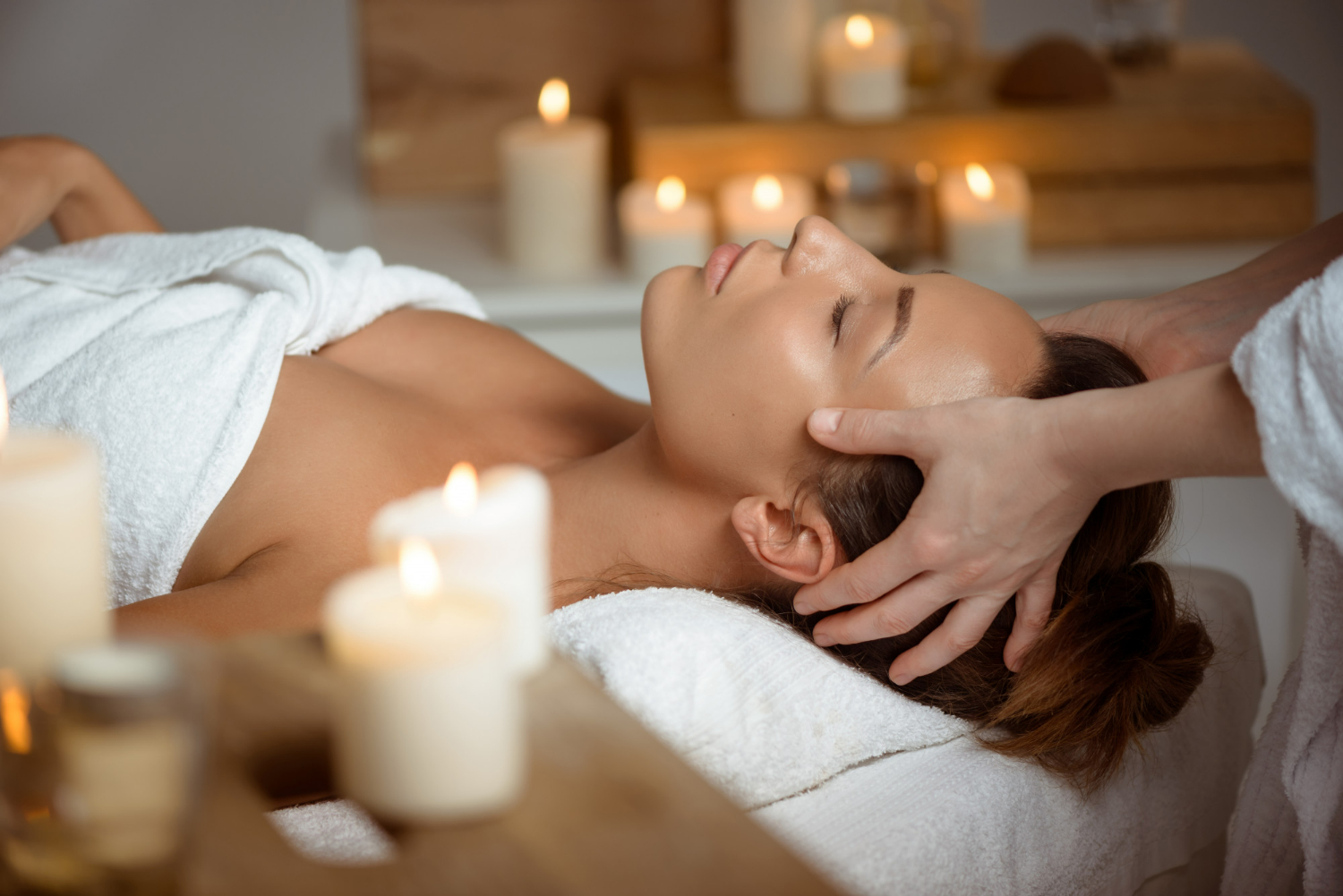Masaža Freepik https://www.freepik.com/free-photo/young-woman-having-face-massage-relaxing-spa-salon_8224621.htm#fromView=search&page=1&position=21&uuid=481e5b74-b9ca-4939-9699-856450d64847&query=masage