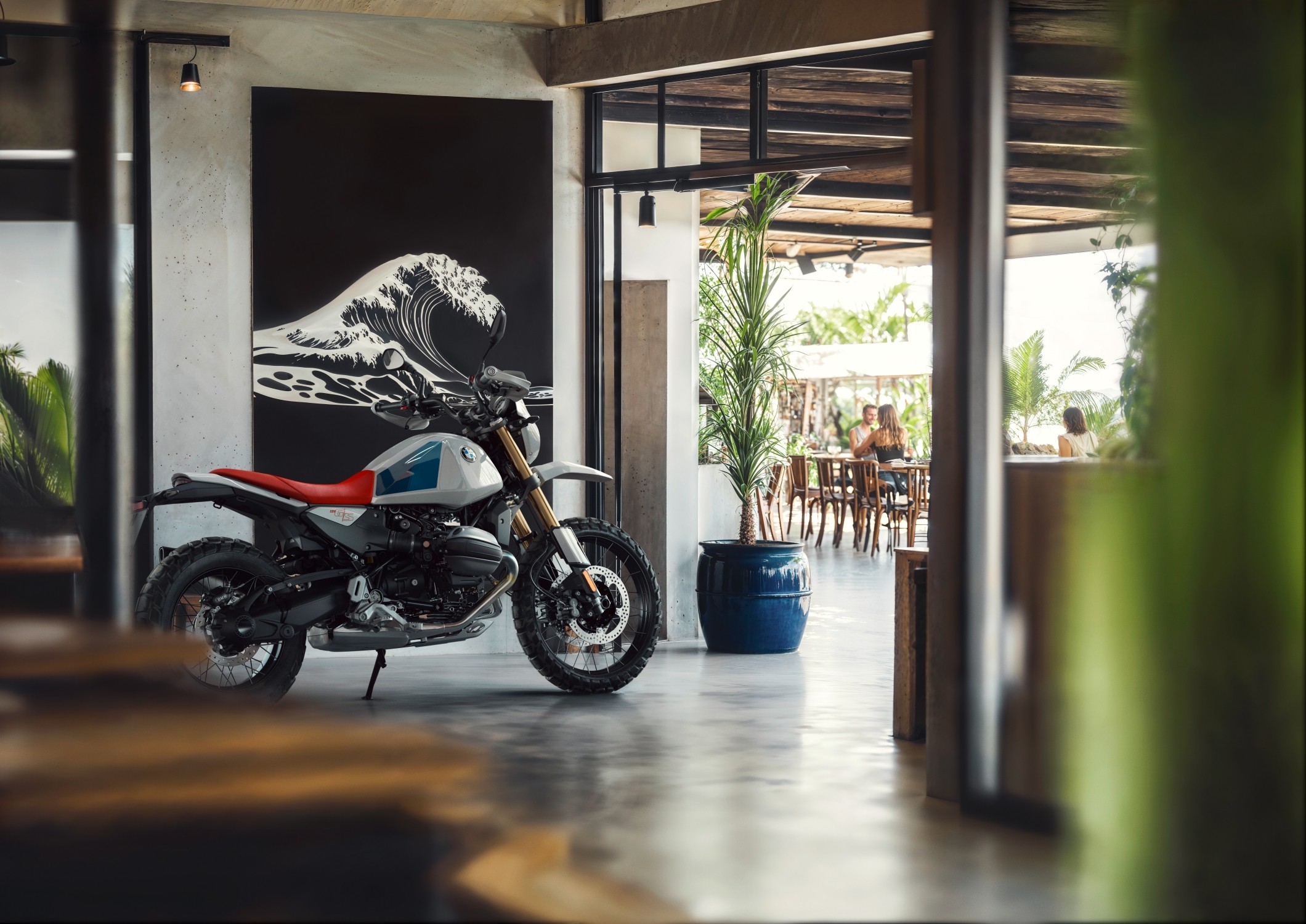 P90592197_lowRes_bmw-motorrad-present https://www.press.bmwgroup.com/global/article/detail/T0448986EN/bmw-motorrad-presents-the-new-bmw-r-12-g/s