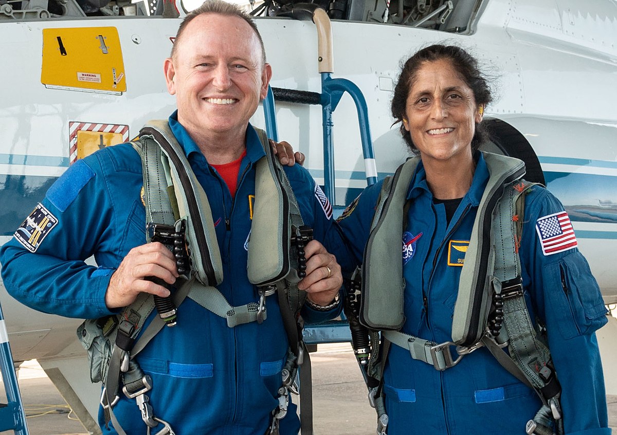 Suni Williams in Butch Wilmore Wikimedia Nasa Robert Markowitz https://en.m.wikipedia.org/wiki/File:Suni_Williams_and_Butch_Wilmore_pose_with_T-38_%28cropped%29.jpg