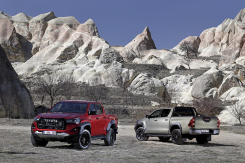 Toyota Toyota https://newsroom.toyota.eu/the-legend-grows-introducing-the-toyota-hilux-hybrid-48v-and-gr-sport-ii/