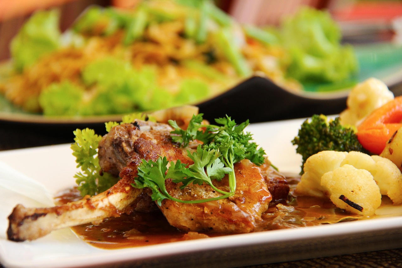 meso kotlet v omaki kosilo kulinarika Pixabay sharonang