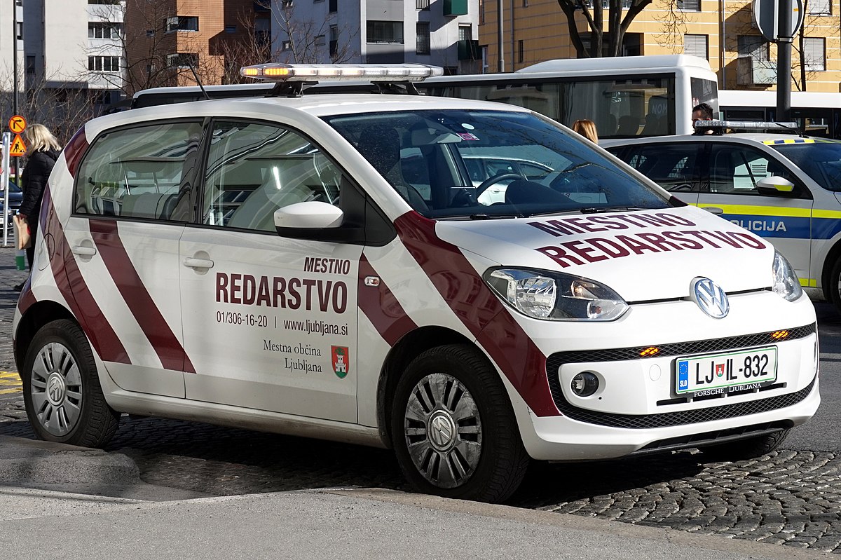 mestno redarstvo wikimedia Upwinxp https://commons.wikimedia.org/wiki/File:Mestno_redarstvo_Ljubljane_2.jpg