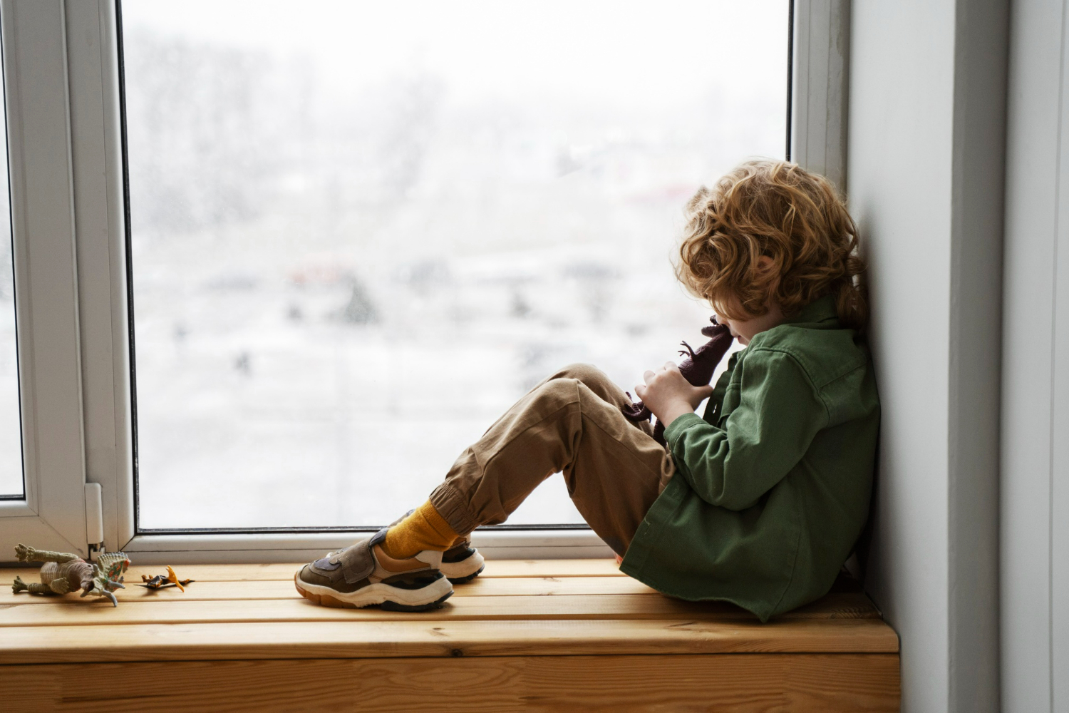 otrok Freepik https://www.freepik.com/free-photo/child-having-fun-playtime_25624917.htm#fromView=search&page=1&position=1&uuid=99ba0913-109e-4ef0-9bdb-19b3fc78a3b8&query=lonely+kids