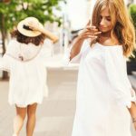 Viralni beauty trik, ki naj bi preprečil madeže pudra na beli srajci