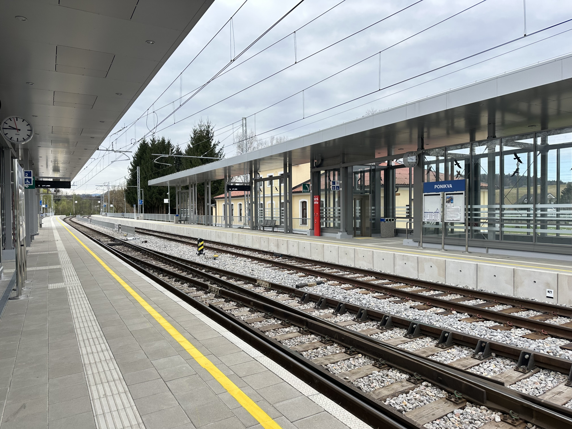 Prenovljena železniška postaja PonikvaDirekcija za infrastrukturo