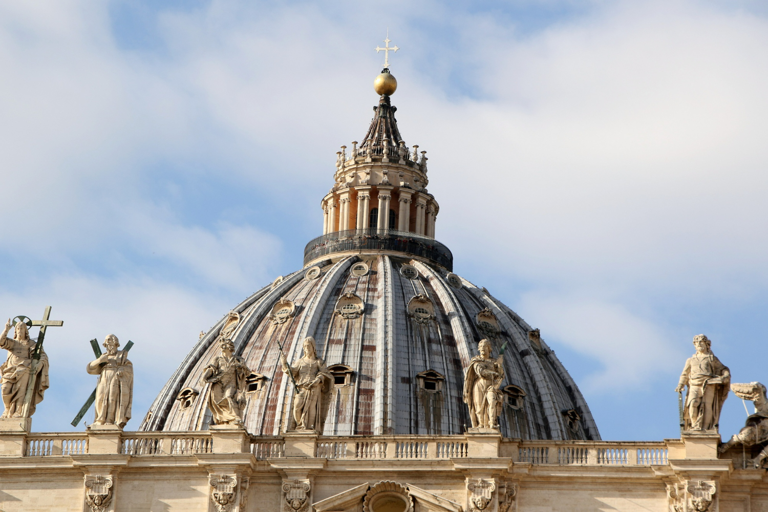 vatikan Freepik https://www.freepik.com/free-photo/dome-famous-st-peter-s-basilica-vatican-city_13291175.htm#fromView=search&page=1&position=0&uuid=b08ce55e-6efc-4e05-807d-c841ad7eb62f&query=pope