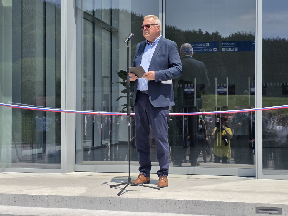 Minister Jože Novak nagovarja zbrane Foto Ministrstvo za naravne vire in prostor