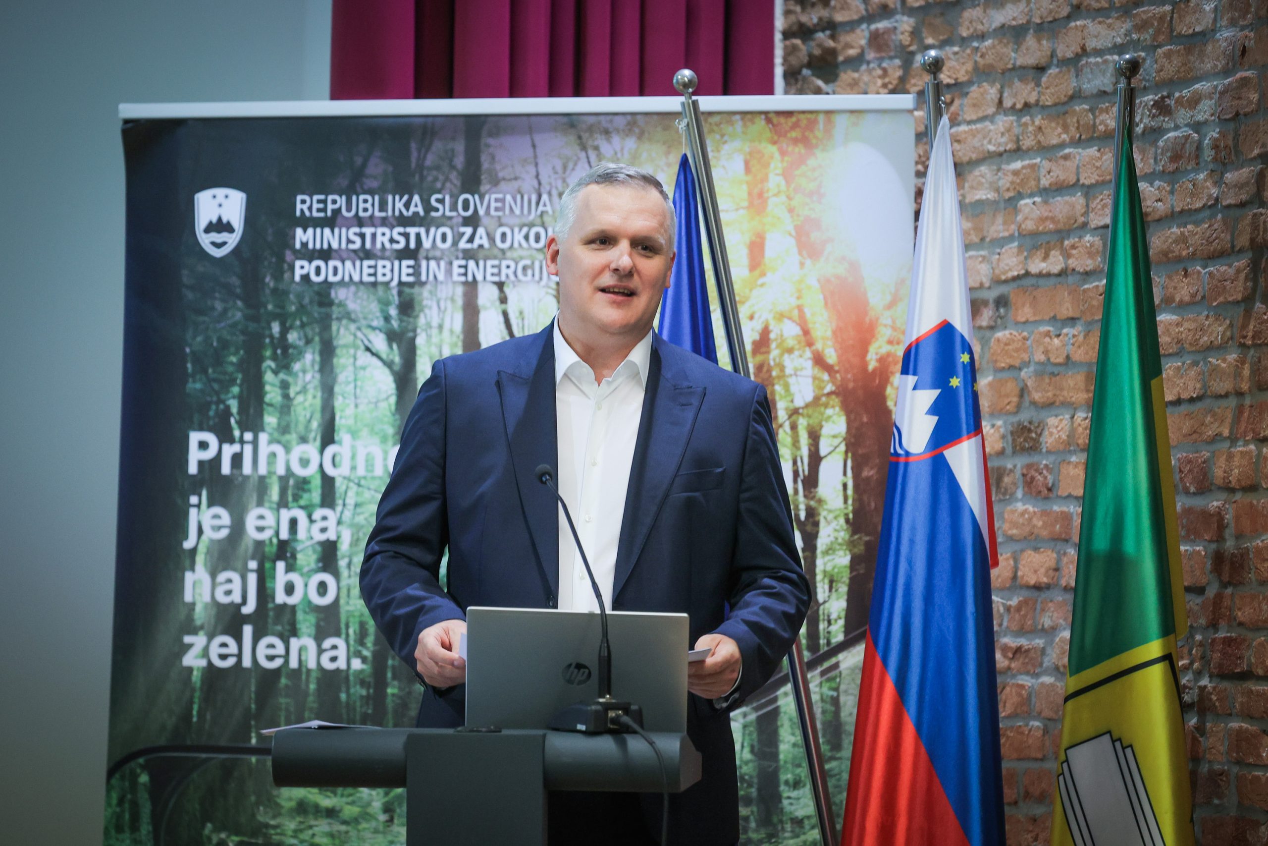 Minister za okolje podnebje in energijo Bojan Kumer Daniel Novakovič, STA https://www.gov.si/novice/2025-06-04-prihodnost-urbane-mobilnosti-so-hitre-kolesarske-povezave/