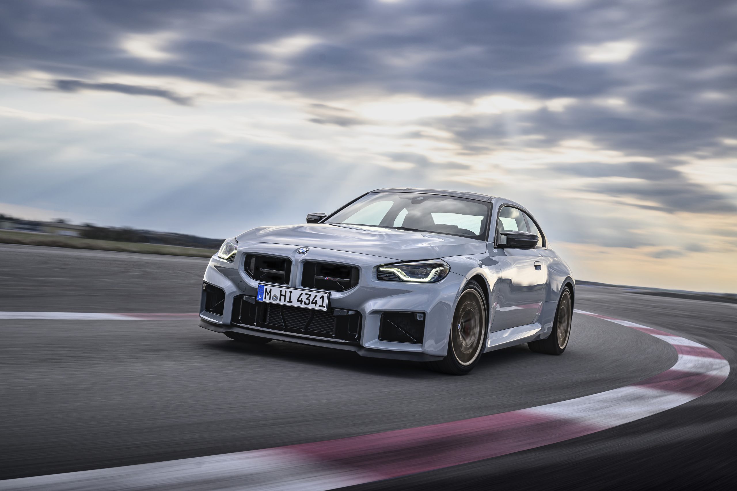 P90600842_highRes_the-new-bmw-m2-cs https://www.press.bmwgroup.com/global/article/detail/T0450299EN/the-new-bmw-m2-cs