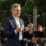 Prapora ZZB NOB na državni proslavi ne bo, Golob vladi: “To je zgodovinski vandalizem”