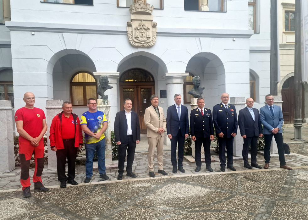 Novo mesto bo dobilo Regionalno središče za zaščito, reševanje in pomoč Jerica Pavšič https://www.gov.si/novice/2025-07-16-novo-mesto-bo-dobilo-regionalno-sredisce-za-zascito-resevanje-in-pomoc/