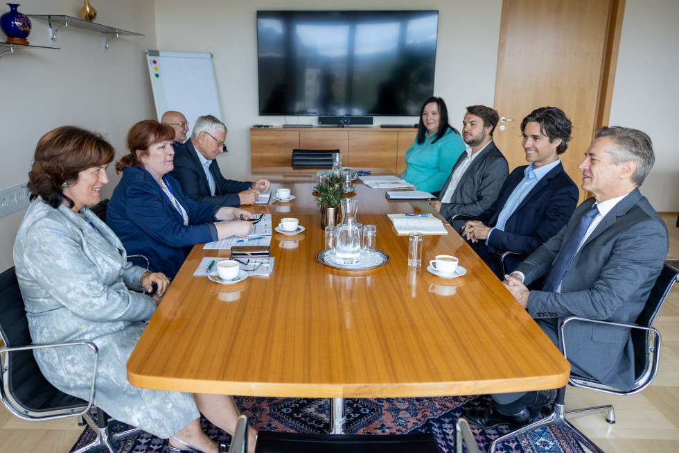 Premier dr. Golob se je srečal s predstavniki Zveze društev upokojencev Slovenije KPV