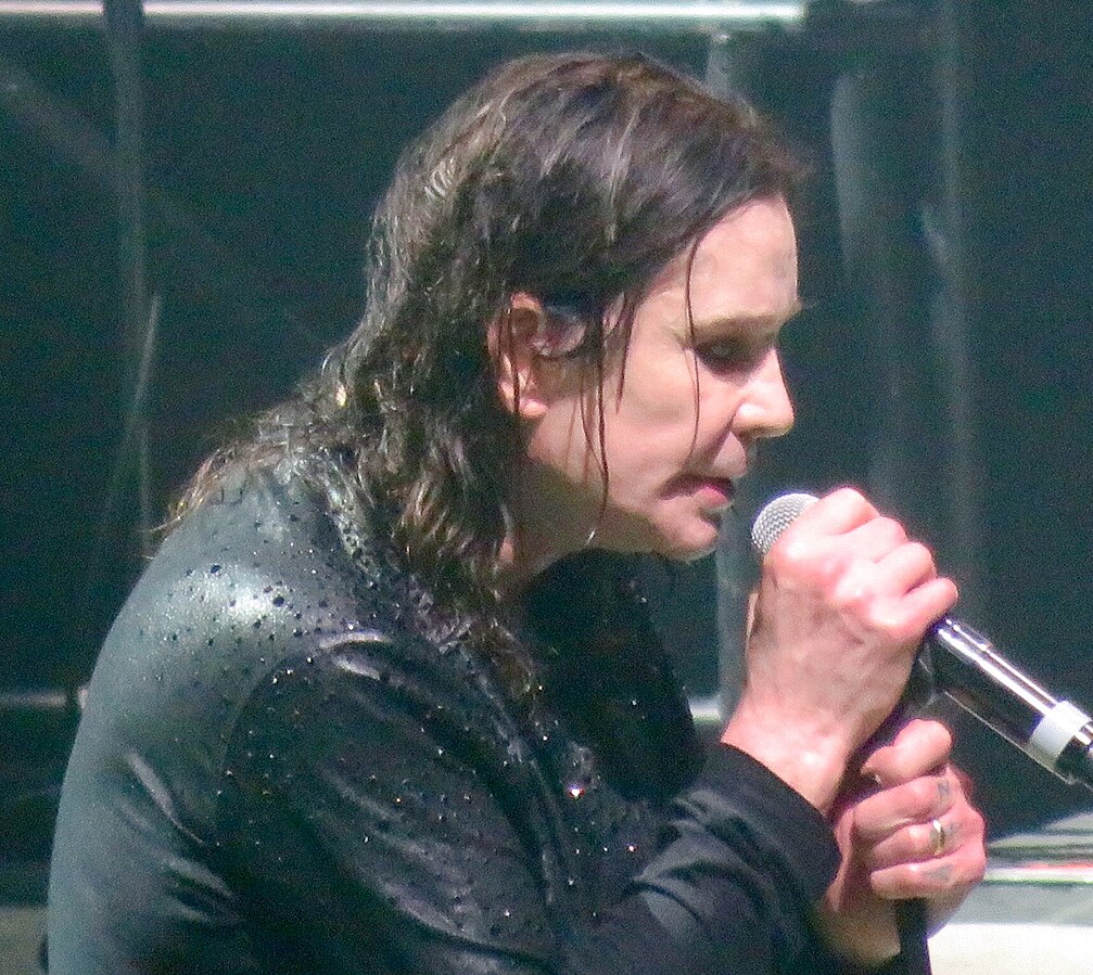 https://commons.wikimedia.org/wiki/File:Ozzy_Farewell_2017.jpg