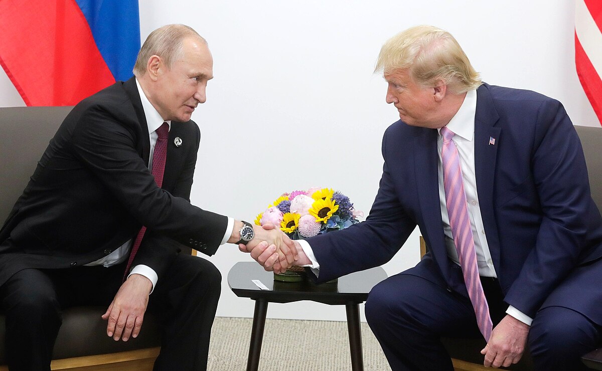 http://www.kremlin.ru/events/president/news/60842/photos https://commons.wikimedia.org/wiki/File:Vladimir_Putin_and_Donald_Trump_(2019-06-28)_06.jpg