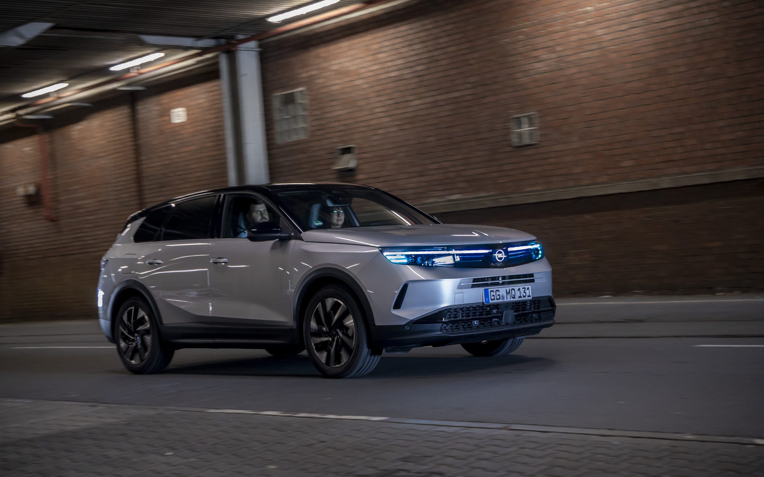 OpelShowcasesAI-PoweredLightCommunicationinAutonomousVehicles