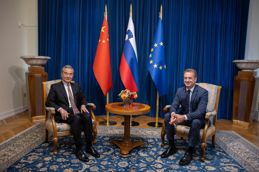 Premier dr. Golob in minister za zunanje zadeve Ljudske republike Kitajske Vang Yi Katja Kodba STA