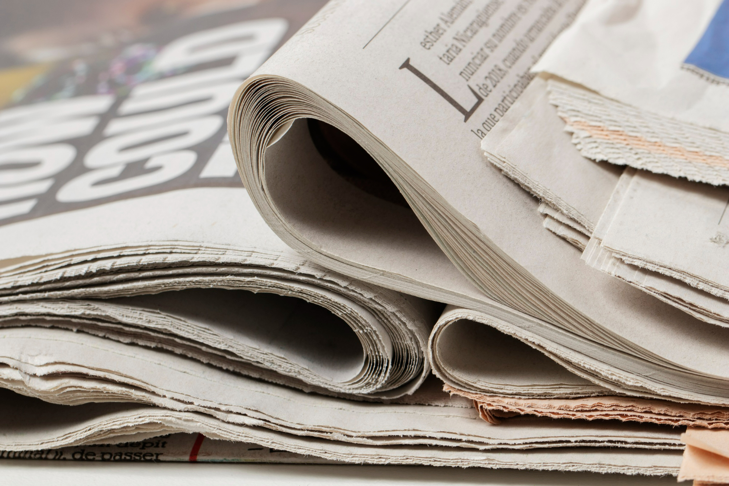 časopis novice freepik https://www.freepik.com/free-photo/old-texture-newspapers-arrangement-high-angle_23994269.htm#fromView=search&page=2&position=44&uuid=a1910ff4-13de-4a9b-b18f-4299ebbf4c70&query=new+york+times+paper+news