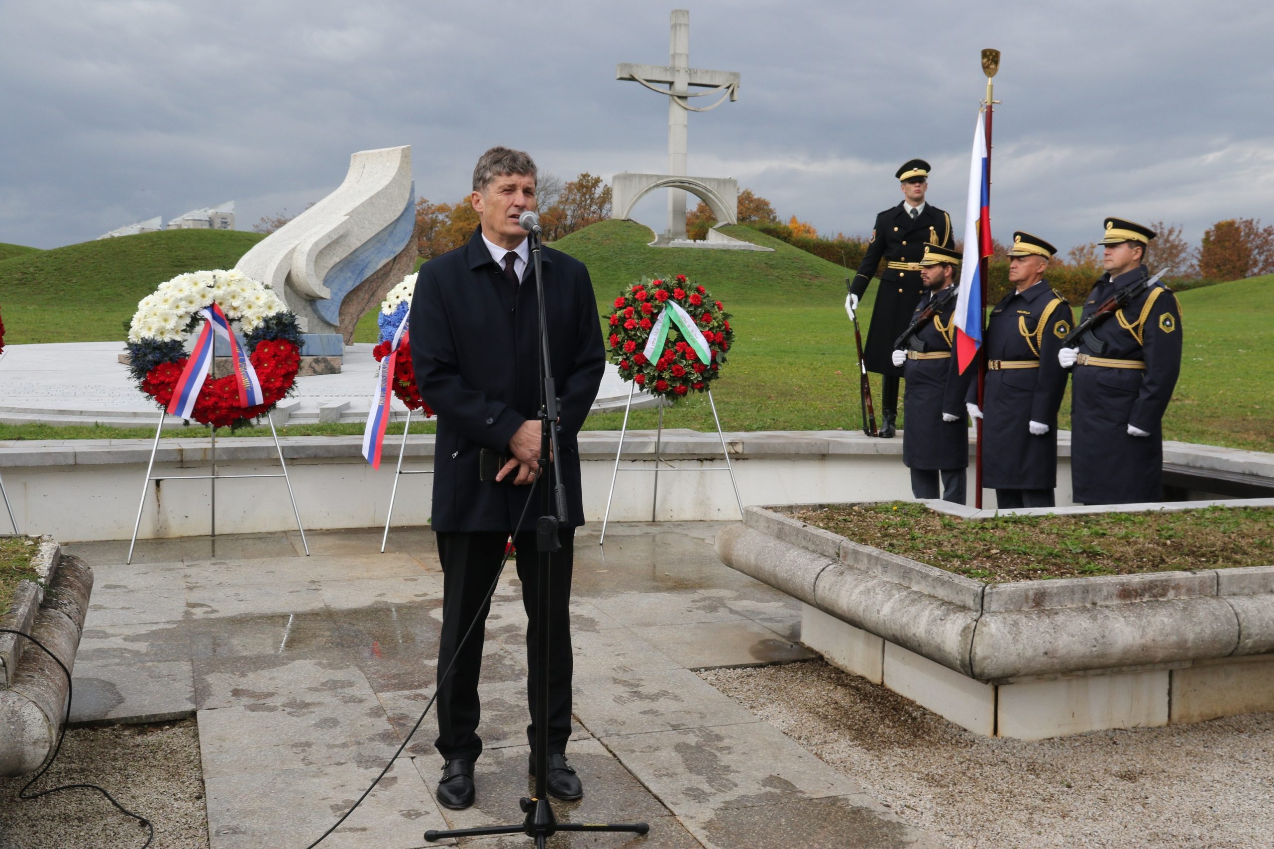 104A4100_pomnik_govor