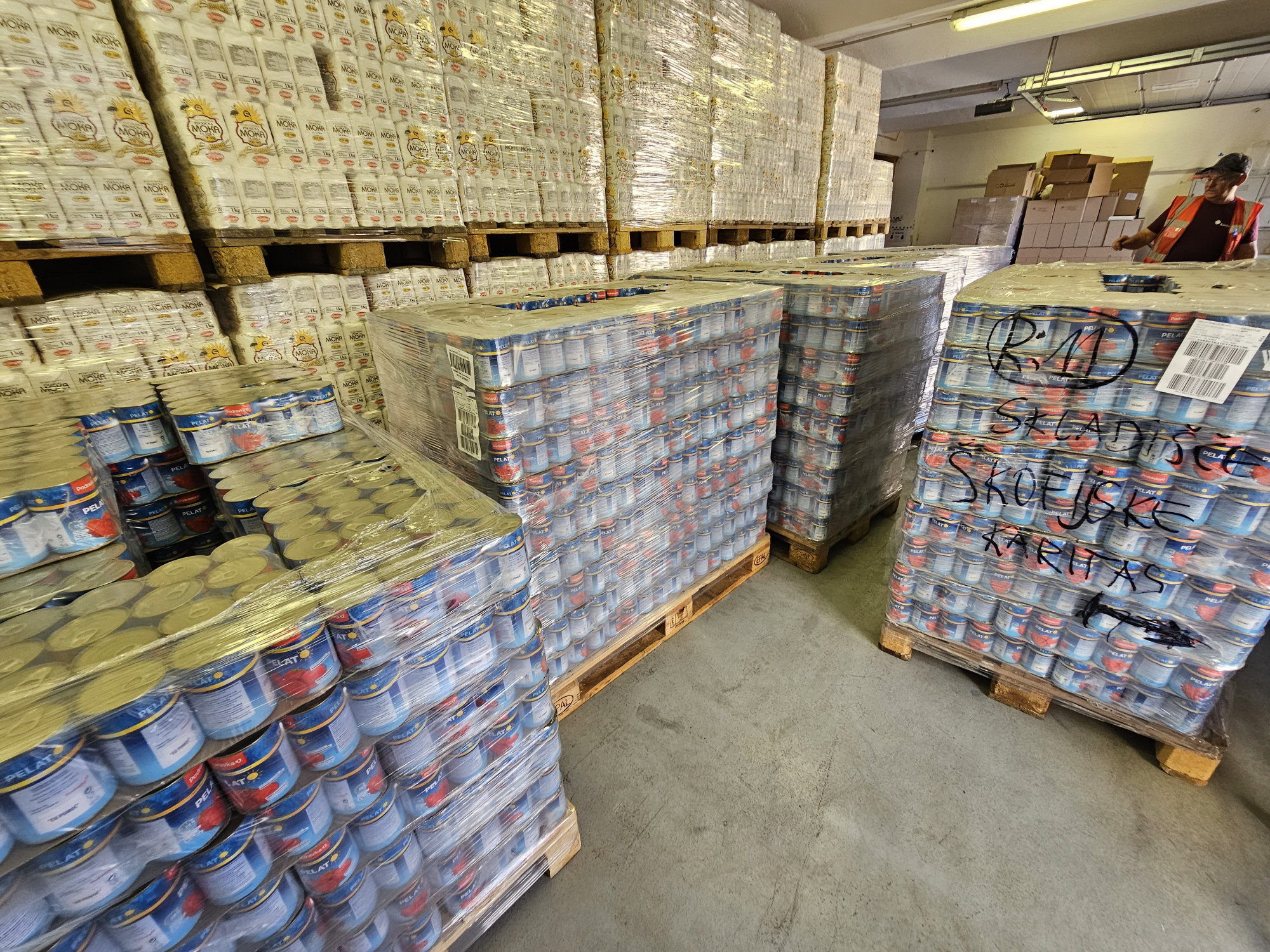 Dostava hrane v skladišča MDDSZEM