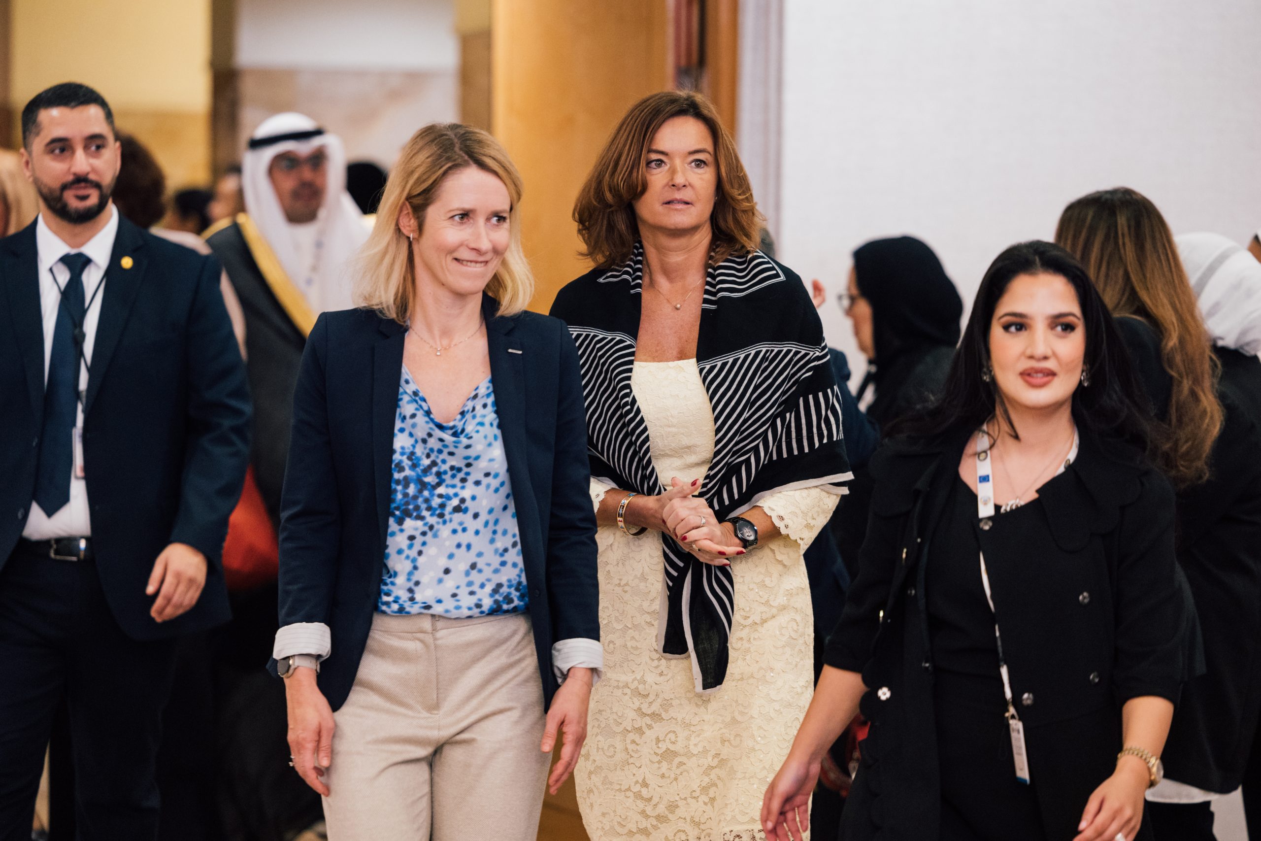 KUWAIT_5_10_2025-37 https://www.gov.si/novice/2025-10-06-fajon-v-zalivu-iz-izkusenj-vojn-v-nekdanji-jugoslaviji-bi-lahko-crpali-resitve-za-povojno-gazo/