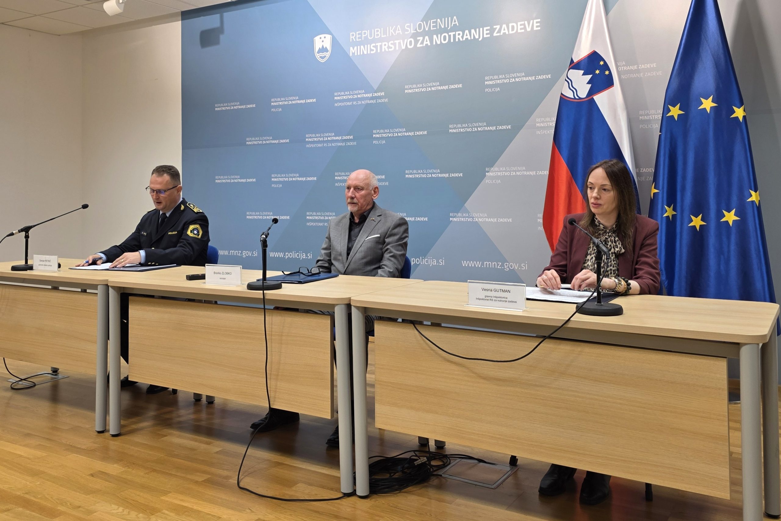 Generalni direktor policije Damjan Petrič, minister za notranje zadeve Branko Zlobko in glavna inšpektorica Inšpektorata Republike Slovenije za notranje zadeve Vesna Gutman MNZ Generalni direktor policije Damjan Petrič, minister za notranje zadeve Branko Zlobko in glavna inšpektorica Inšpektorata Republike Slovenije za notranje zadeve Vesna Gutman