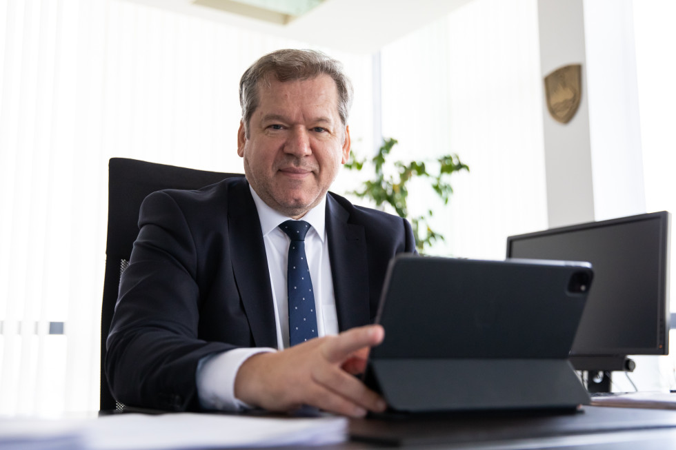 Minister dr. Igor Papič Ministrstvo za visoko šolstvo, znanost in inovacije