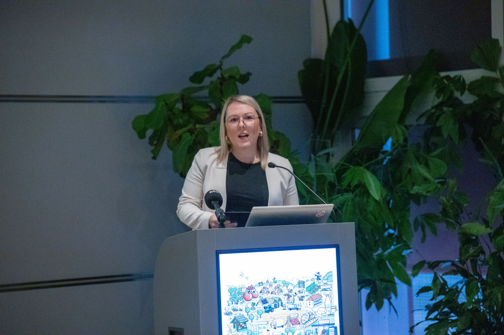 Ministrica Mateja Čalušić Ministrstvo za kmetijstvo, gozdarstvo in prehrano.