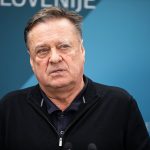 Družinska naveza pri Jankovićevem “drekovodu”? Moževa pisarna zastopa MOL, žena pa ministrstvo