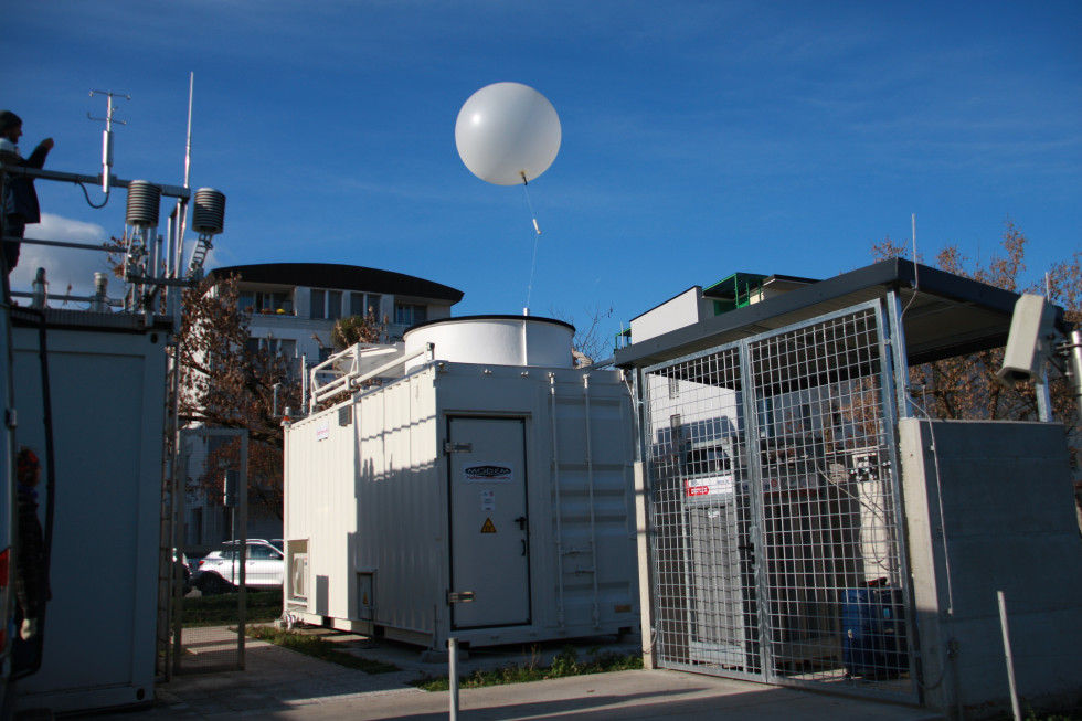 Samodejni spust balona s pripeto radiosondo Agencija za okolje