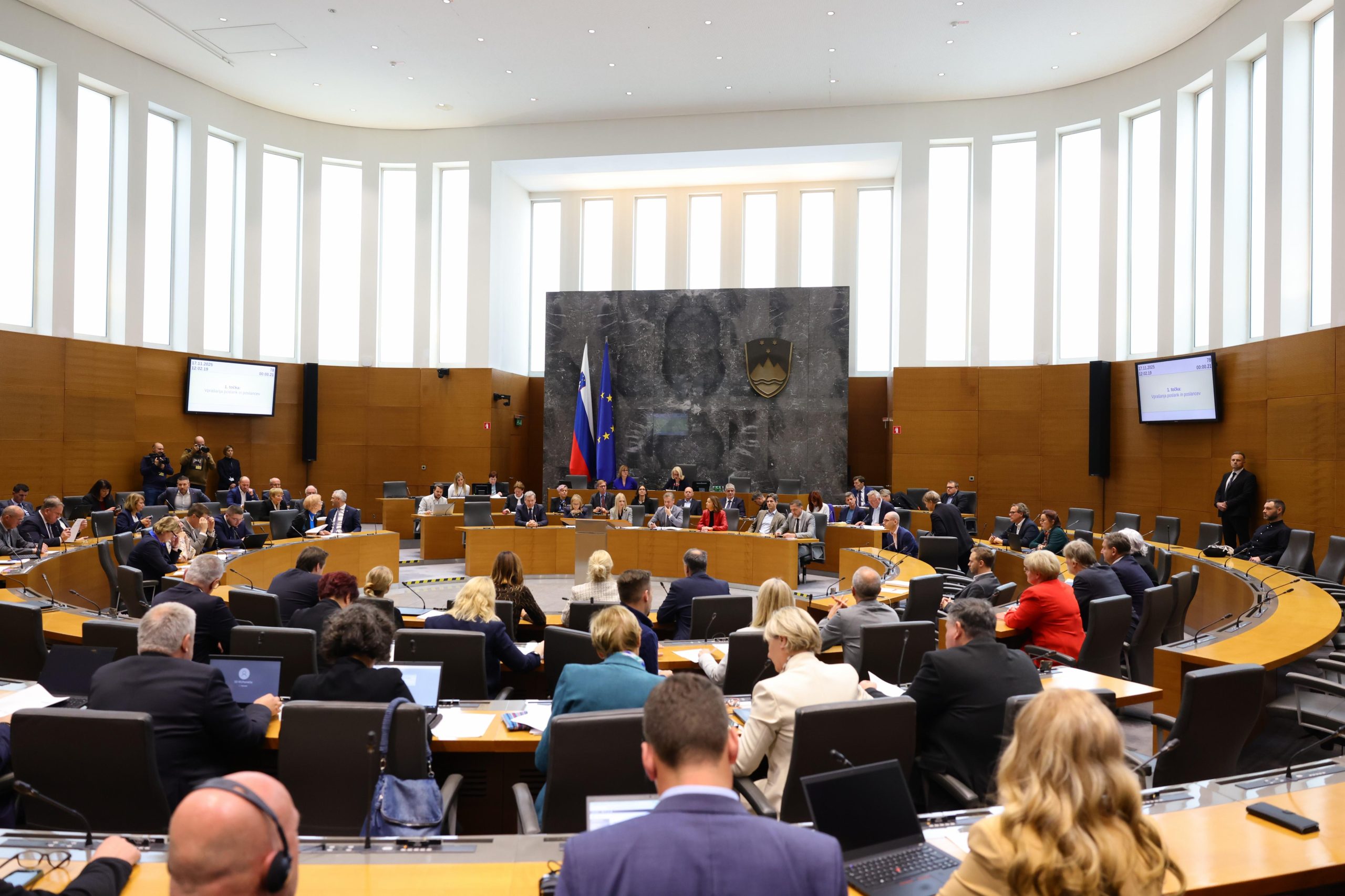 dz matija sušnikPoslanke in poslanci na 36. seji Državnega zbora.