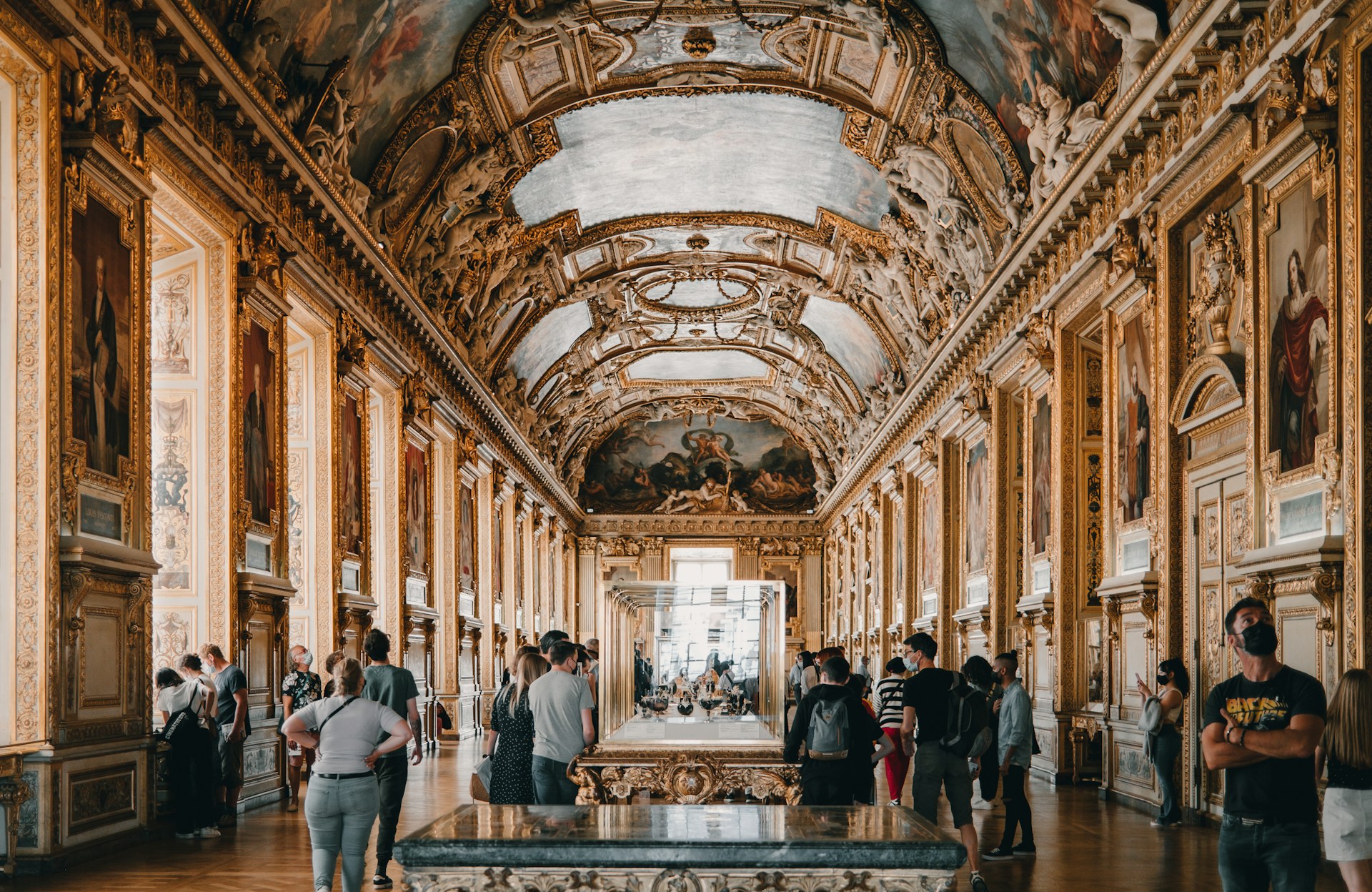 louvre unsplash